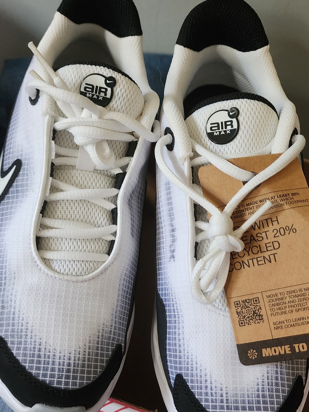 Air Max Womens White and Black Running Shoes Sz 5.5Y W7 NIB